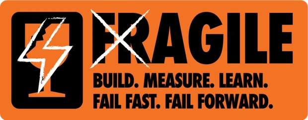 Adesivo: Fragile. Build. Measure. Learn. Fail fast. Fail forward.